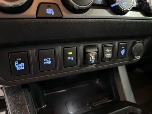 Used 2019 Toyota Tacoma TRD Sport w/ Technology Package image 34