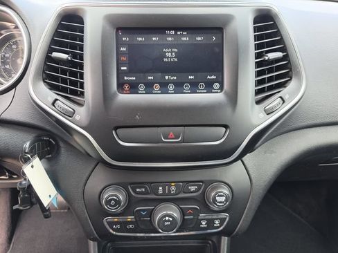 Certified 2019 Jeep Cherokee Latitude w/ Popular Appearance Group FWD image 23