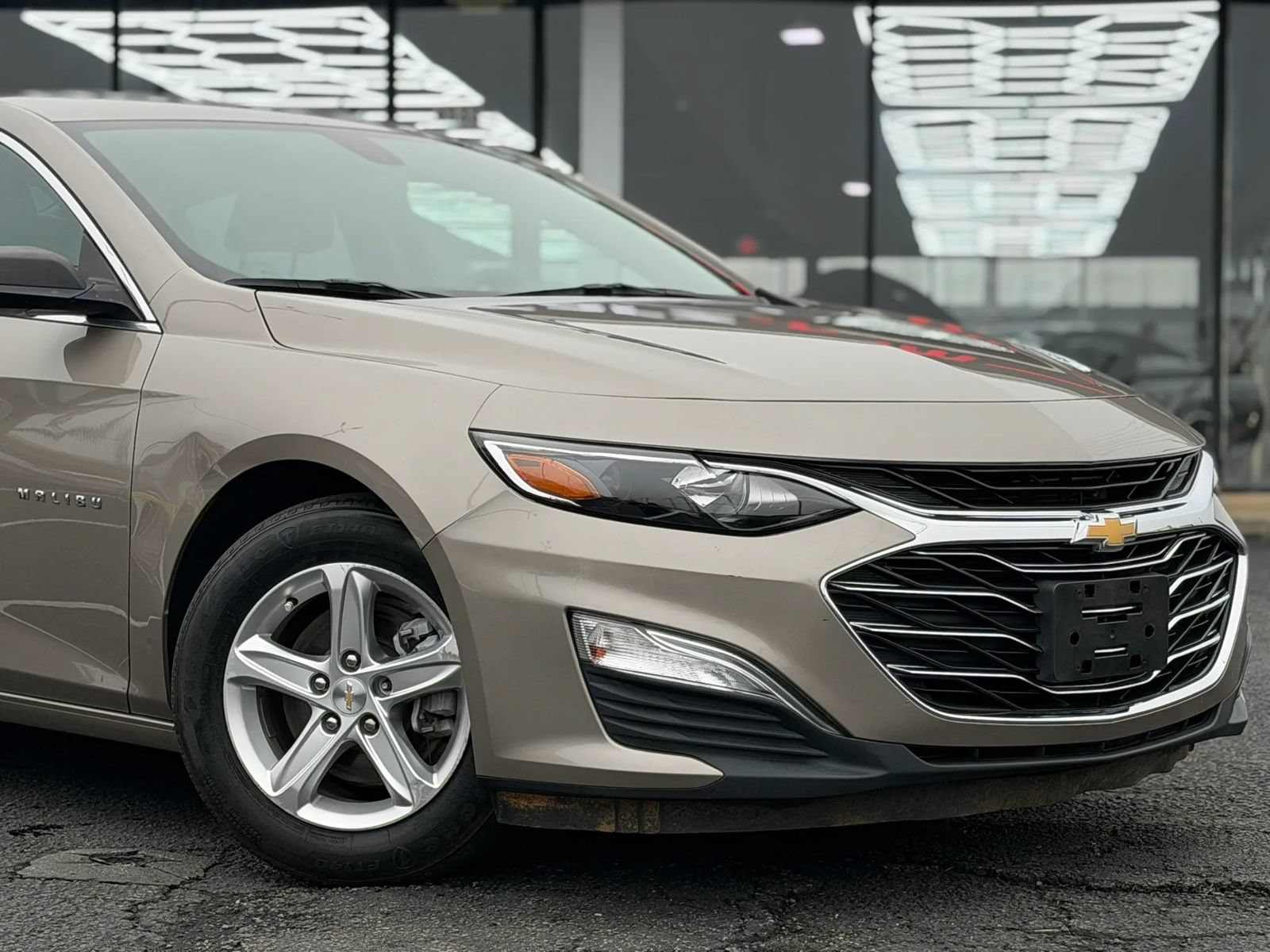 Used 2022 Chevrolet Malibu LS FWD image 2