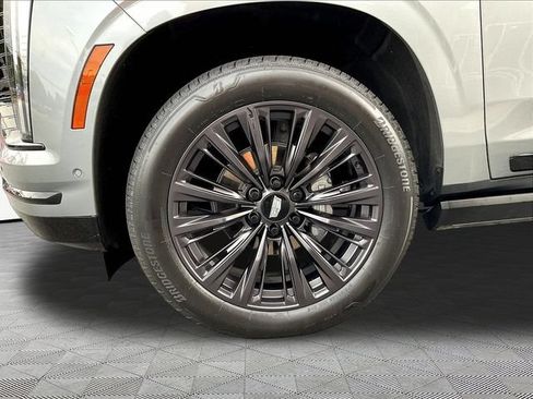 Used 2024 Cadillac Escalade ESV Premium Luxury AWD/4WD image 30