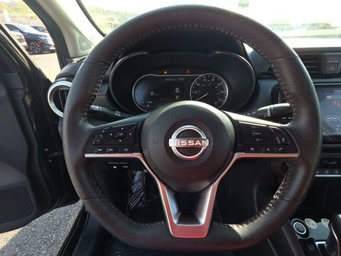 Used 2024 Nissan Versa SR FWD image 17
