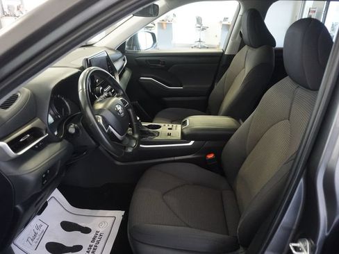 Certified 2024 Toyota Highlander LE FWD image 19