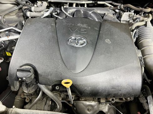 Used 2020 Toyota Highlander XLE image 30