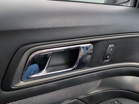 Used 2018 Ford Explorer XLT image 14