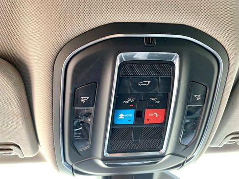 Used 2022 Jeep Wagoneer Series I AWD/4WD image 38