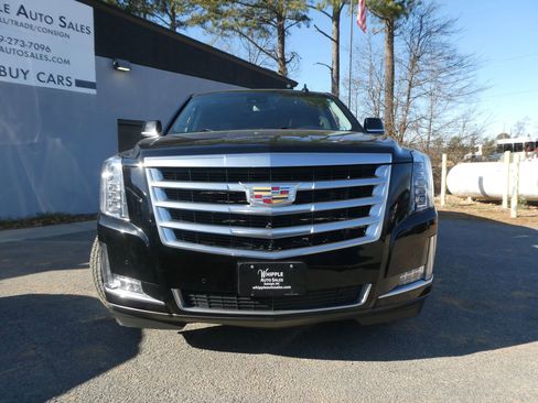 Used 2019 Cadillac Escalade ESV Luxury image 2