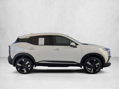 Used 2025 Nissan Kicks SR AWD/4WD image 4