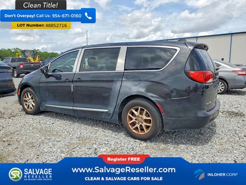 Used 2017 Chrysler Pacifica LX image 3