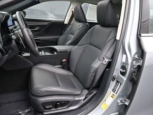 Used 2024 Lexus ES 350 w/ Premium Package image 18
