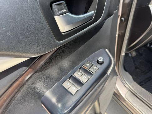 Used 2019 Toyota Highlander XLE AWD/4WD image 34