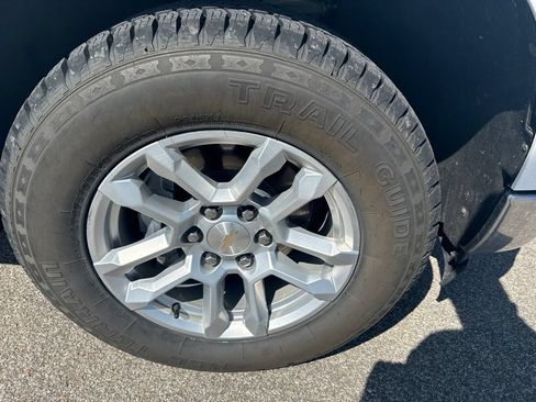 Used 2023 Chevrolet Silverado 1500 LT AWD/4WD image 6