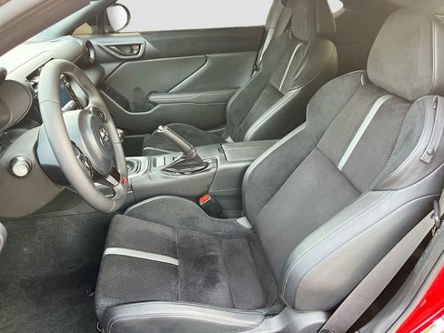 Used 2025 Toyota GR86 Premium w/ Performance Package image 20