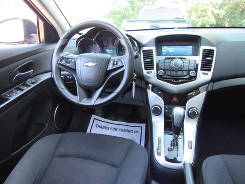 Used 2016 Chevrolet Cruze LT w/ Sun And Sound Package image 10