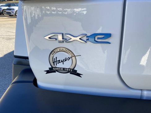 Used 2022 Jeep Wrangler Unlimited Sahara w/ Cold Weather Group image 5