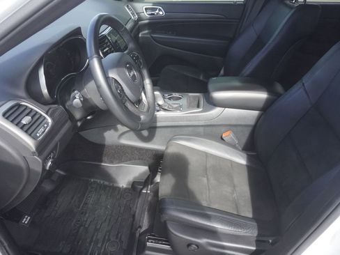 Used 2019 Jeep Grand Cherokee Altitude image 19