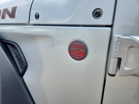Used 2022 Jeep Wrangler Unlimited Rubicon w/ LED Lighting Group AWD/4WD image 15