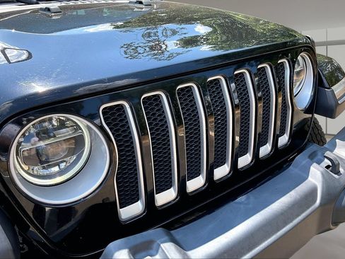 Used 2022 Jeep Wrangler Unlimited Sahara w/ LED Lighting Group AWD/4WD image 34
