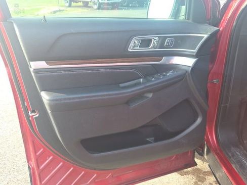 Used 2019 Ford Explorer Limited w/ Ford Safe & Smart Package FWD image 26