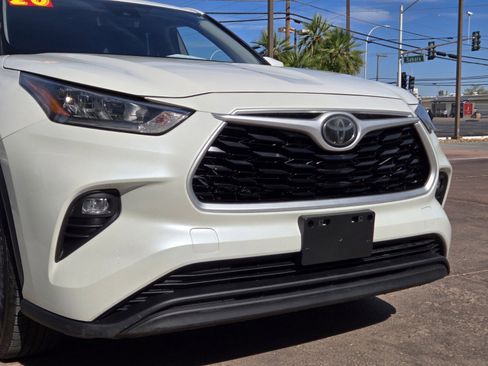 Used 2020 Toyota Highlander LE FWD image 5