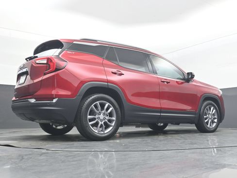 Used 2023 GMC Terrain SLT w/ Tech Package FWD image 30