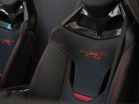 Used 2021 Lamborghini Huracan EVO RWD image 12
