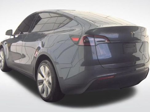 Used 2023 Tesla Model Y Long Range AWD/4WD image 10