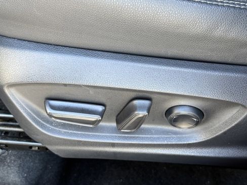 Certified 2022 Toyota Corolla Cross XLE image 20