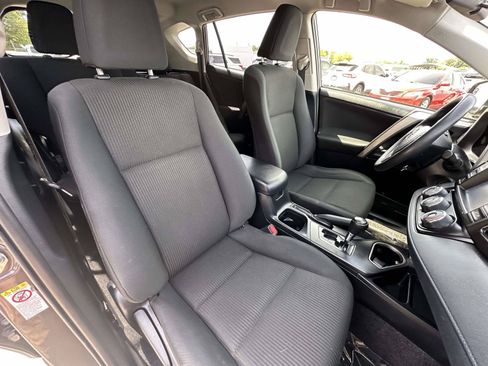 Used 2018 Toyota RAV4 LE AWD/4WD image 22