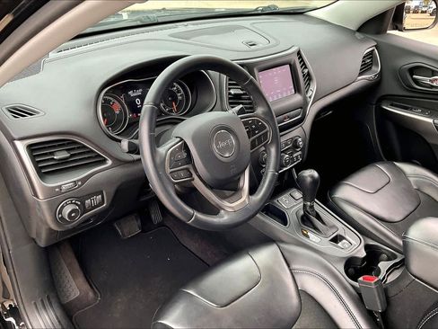 Used 2019 Jeep Cherokee Latitude Plus image 17