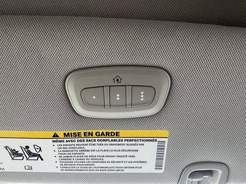 Used 2022 Chrysler Pacifica Touring-L image 29