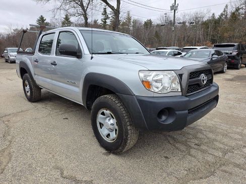 Used 2011 Toyota Tacoma V6 4x4 4dr Double Cab 5.0 ft S image 10