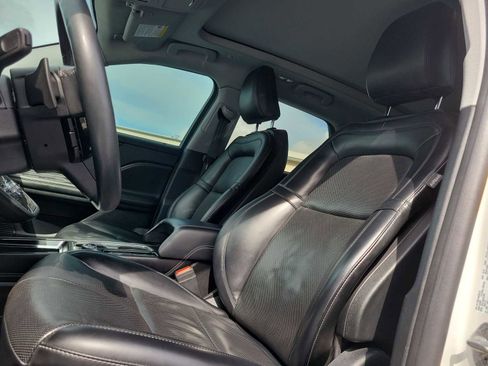 Used 2021 Lincoln Corsair AWD w/ Premium Package image 14