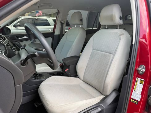 Used 2019 Volkswagen Tiguan S image 8