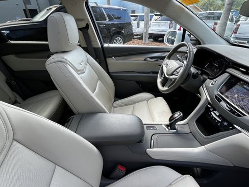 Used 2017 Cadillac XT5 Luxury w/ Driver Awareness Package image 47