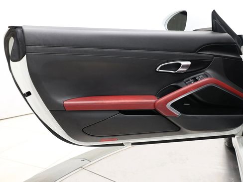 Used 2017 Porsche 718 Boxster S image 10