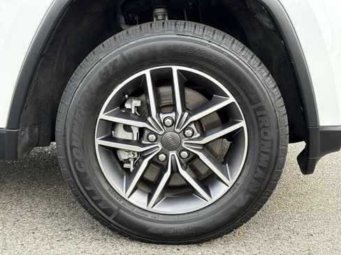 Used 2022 Jeep Grand Cherokee Limited image 16