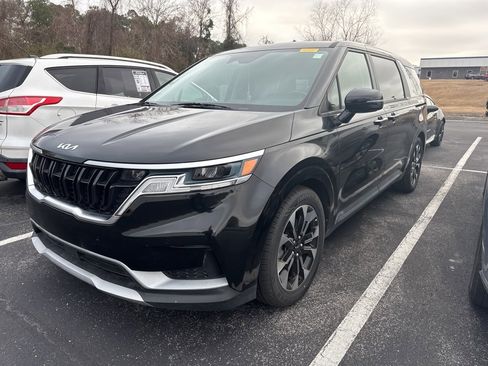 Used 2022 Kia Carnival EX image 1