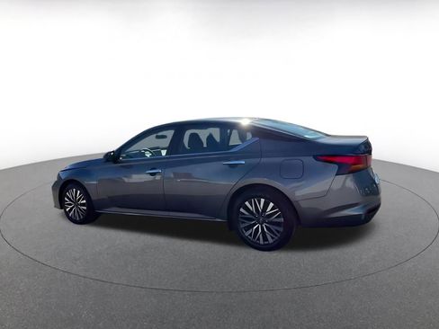 Used 2025 Nissan Altima 2.5 SV image 10