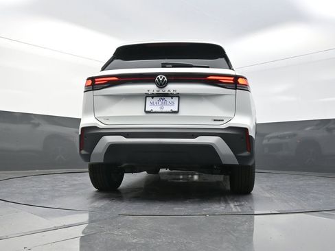 New 2026 Volkswagen Tiguan SE AWD/4WD image 26