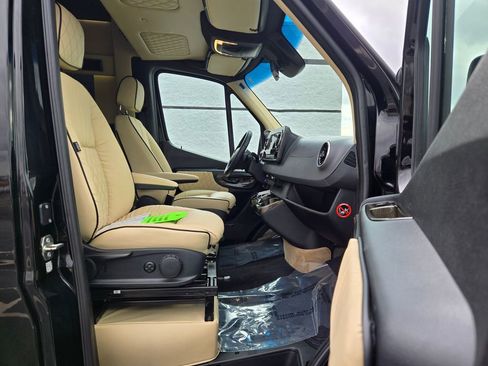 Used 2020 Mercedes-Benz Sprinter 3500 image 34