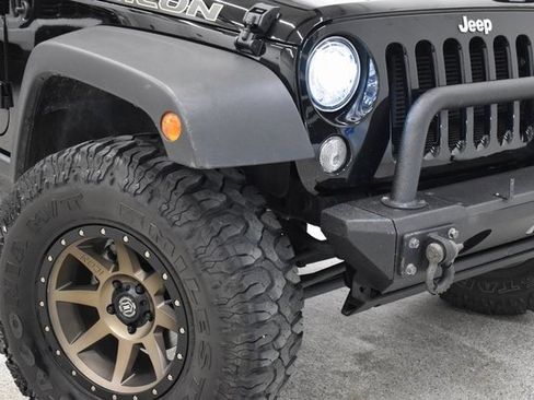 Used 2017 Jeep Wrangler Unlimited Rubicon w/ Cold Weather Group image 15