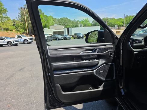 Used 2024 Jeep Wagoneer Series II w/ Flexible Seating Group image 15