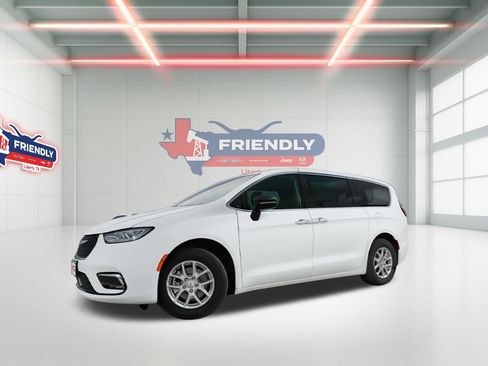 New 2026 Chrysler Pacifica Select image 1