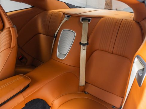 Used 2018 Aston Martin DB11 Coupe RWD image 16