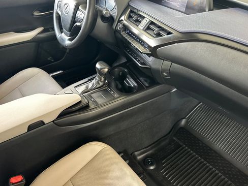 Used 2019 Lexus UX 200 w/ Premium Package FWD image 13