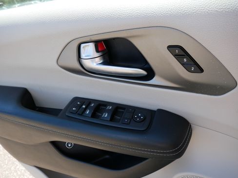 Used 2022 Chrysler Pacifica Touring-L FWD image 27