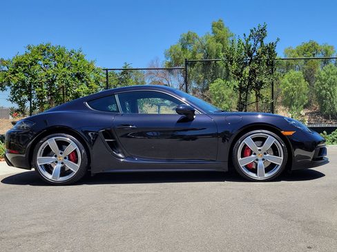 Certified 2025 Porsche 718 Cayman GTS RWD image 8