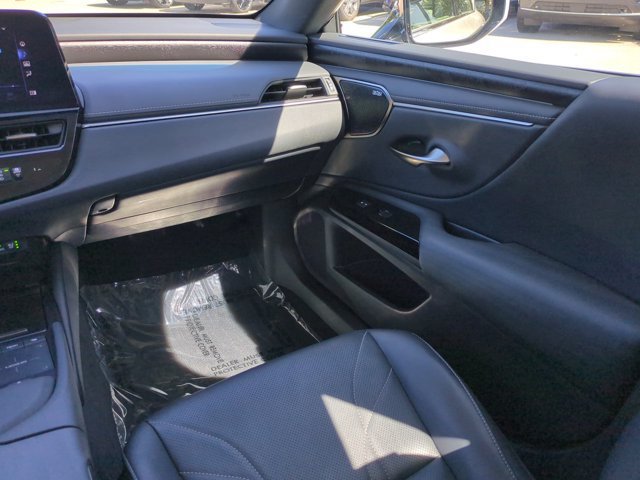 Certified 2022 Lexus ES 300h w/ Luxury Package FWD image 16