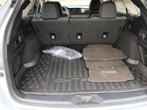 Used 2025 Subaru Outback Onyx Edition AWD/4WD image 13