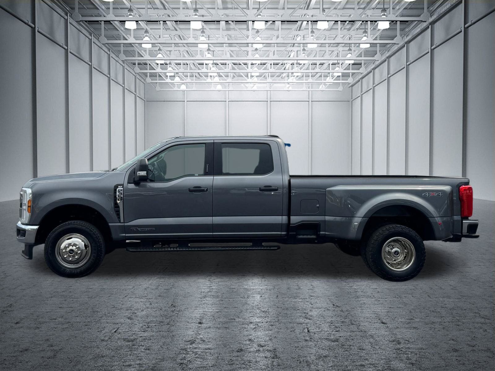 Used 2024 Ford F350 XLT AWD/4WD image 9